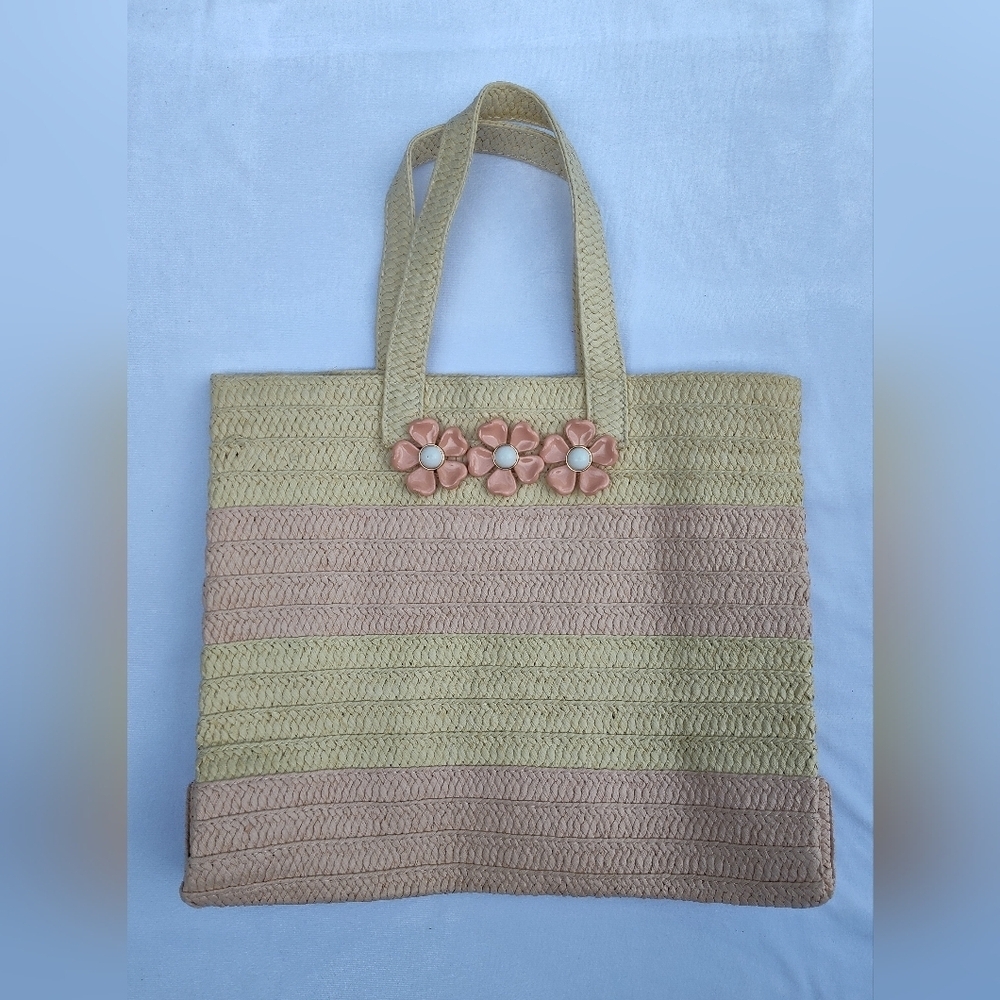 NWOT BTB Los Angeles Bahama Mama Raffia Tote W/Cute Flower Trio